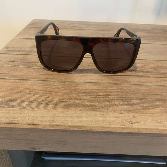 GUCCI Tortoise Shell Sunglasses - Picture 1 of 8